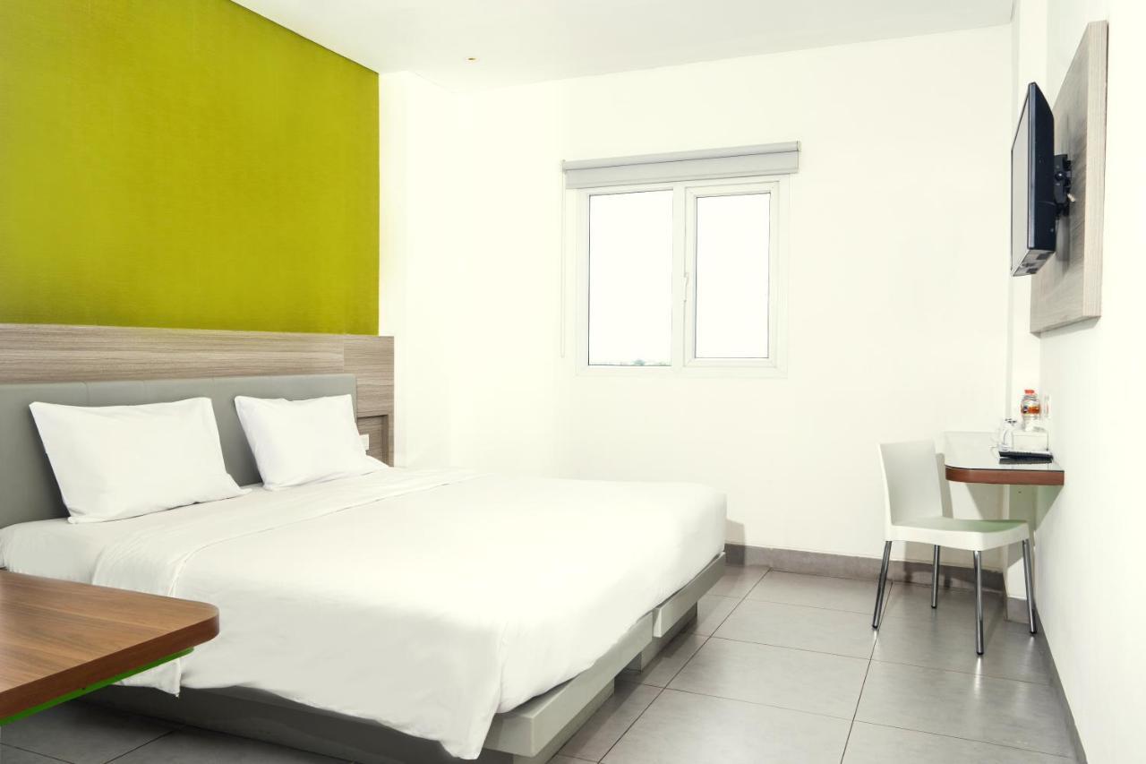Lynn Hotel Serang Esterno foto